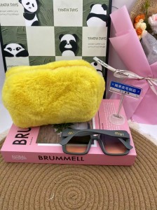 Girls’ Style Macaron Plush Pen Bag Handbag in Candy Colors, Portable, Sweet and Soft, Makeup Bag Pen Bag