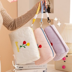 Handheld Travel Makeup Bag with Large Capacity Polyester Material Bow Pattern Zipper Closure Simple Style for Outdoor Use