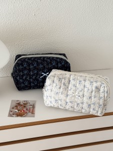 Polyester Zipper Cosmetics Bag with Logo-Simple Stylish Eight-Sided Design Portable & Refreshing for Students
