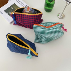 Large-capacity Color-matched Check Pattern Makeup Bag, Portable Cosmetics Storage Bag, Skincare and Toiletry Storage Organizer