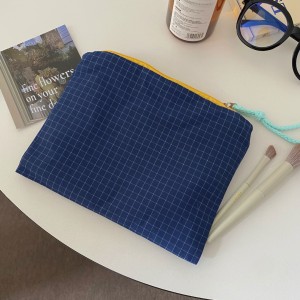 Large-capacity Color-matched Check Pattern Makeup Bag, Portable Cosmetics Storage Bag, Skincare and Toiletry Storage Organizer