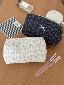 Polyester Zipper Cosmetics Bag with Logo-Simple Stylish Eight-Sided Design Portable & Refreshing for Students